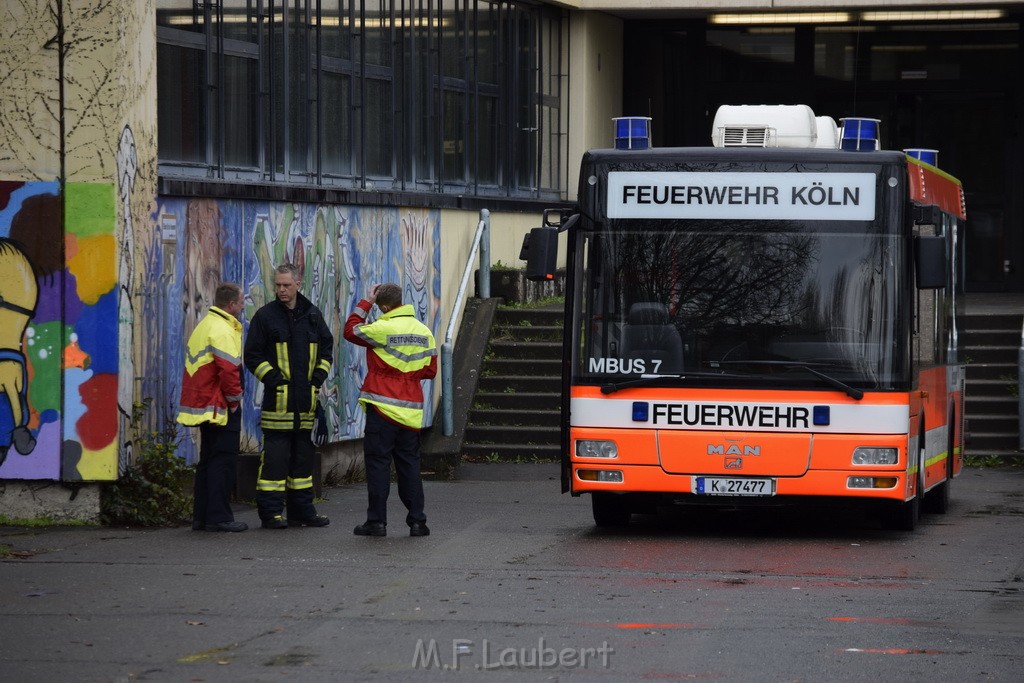 Einsatz BF Koeln Schule Burgwiesenstr Koeln Holweide P028.JPG - Miklos Laubert